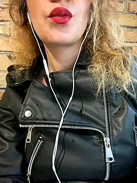 Snapshot of melisss2 chatting on 10-11-25, 12:47 melisss2 online show from 10-11-25, 12:47