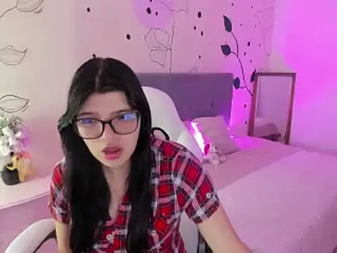 Snapshot of Gia_Brawn chatting on 10-23-25, 11:42 Gia Brawn online show from 10-23-25, 11:42