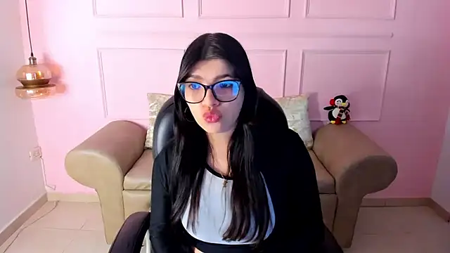 Snapshot of Gia_Brawn chatting on 11-29-25, 11:13 Gia Brawn online show from 11-29-25, 11:13