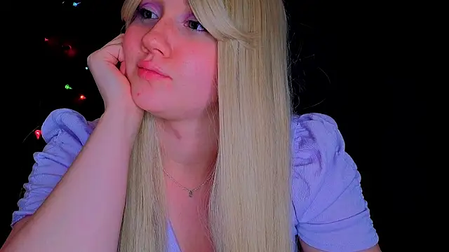 Snapshot of Darling_Bri_ chatting on 10-14-25, 06:52 Darling Bri online show from 10-14-25, 06:52