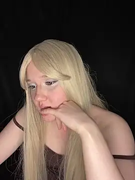 Snapshot of Darling_Bri_ chatting on 10-23-25, 07:23 Darling Bri online show from 10-23-25, 07:23