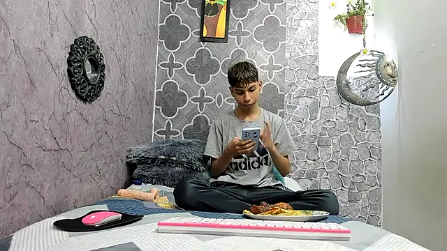 sexyboys cutex18 online show from 12-21-25, 09:00