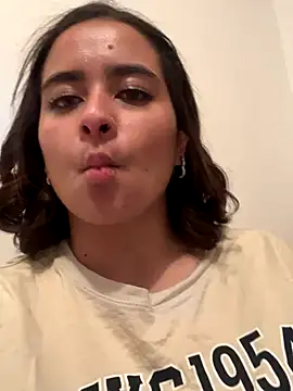 Snapshot of miawallace00 chatting on 10-05-25, 02:54 miawallace00 online show from 10-05-25, 02:54