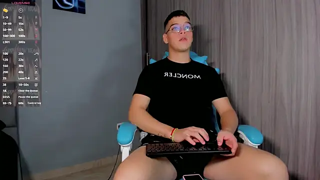 alex boyy online show from 10-10-25, 04:44