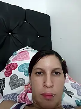 Snapshot of Mariana08andDiego chatting on 11-20-25, 01:28 Mariana08andDiego online show from 11-20-25, 01:28