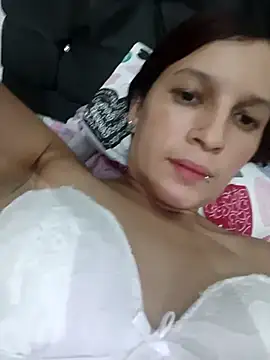 Snapshot of Mariana08andDiego chatting on 11-21-25, 02:10 Mariana08andDiego online show from 11-21-25, 02:10