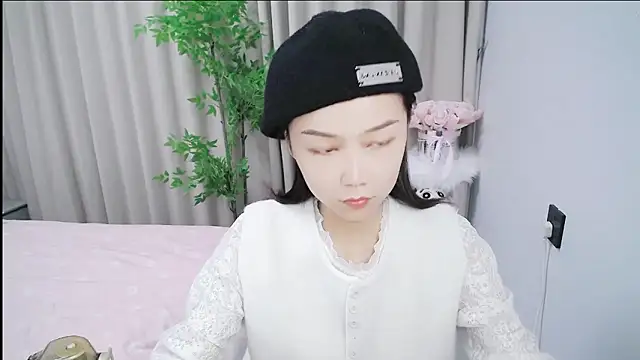 mili0923 online show from 10-28-25, 01:20