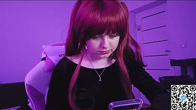 Snapshot of KristiBloom chatting on 11-14-25, 04:55 KristiBloom online show from 11-14-25, 04:55