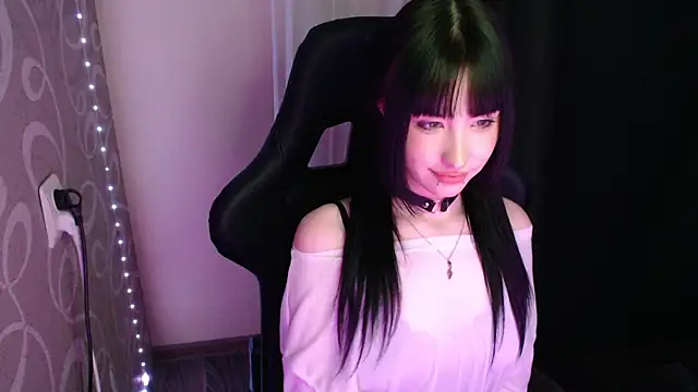 Snapshot of NaemiiBlush chatting on 12-17-25, 11:49 NaemiiBlush online show from 12-17-25, 11:49