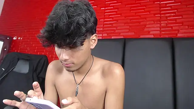 Snapshot of tyler_wolf1_ chatting on 10-10-25, 12:37 tyler wolf1 online show from 10-10-25, 12:37