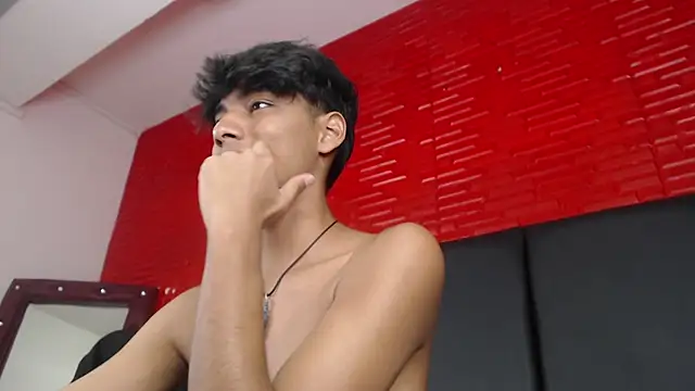 Snapshot of tyler_wolf1_ chatting on 10-13-25, 01:00 tyler wolf1 online show from 10-13-25, 01:00