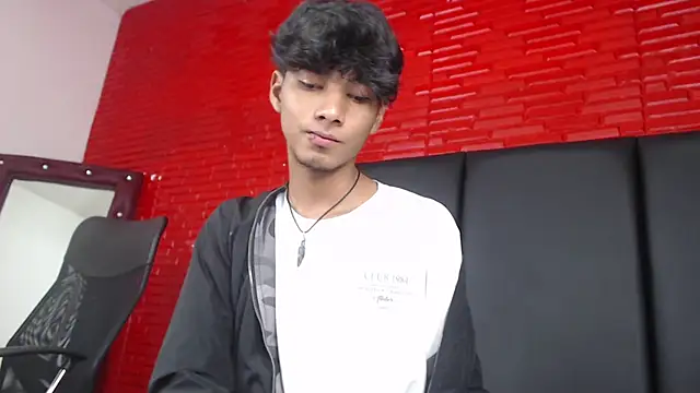 Snapshot of tyler_wolf1_ chatting on 10-14-25, 12:50 tyler wolf1 online show from 10-14-25, 12:50