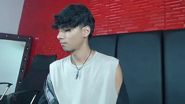 Snapshot of tyler_wolf1_ chatting on 10-17-25, 01:25 tyler wolf1 online show from 10-17-25, 01:25