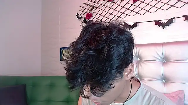 Snapshot of tyler_wolf1_ chatting on 10-27-25, 12:31 tyler wolf1 online show from 10-27-25, 12:31