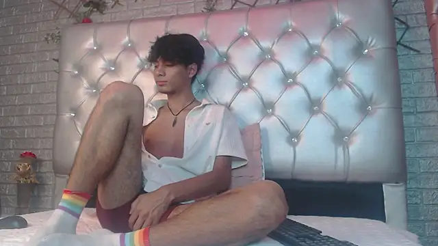 Snapshot of tyler_wolf1_ chatting on 10-28-25, 02:42 tyler wolf1 online show from 10-28-25, 02:42