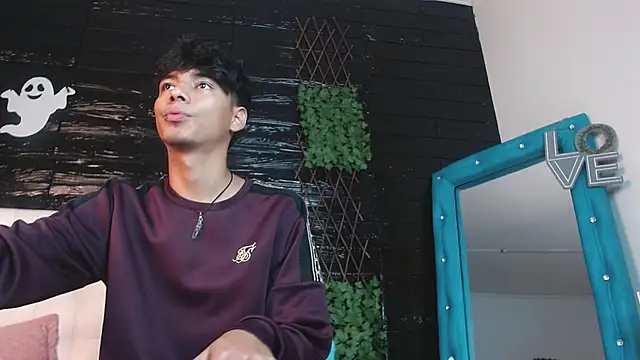 Snapshot of tyler_wolf1_ chatting on 11-04-25, 12:26 tyler wolf1 online show from 11-04-25, 12:26