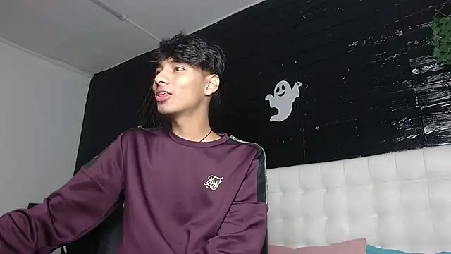 Snapshot of tyler_wolf1_ chatting on 11-07-25, 12:27 tyler wolf1 online show from 11-07-25, 12:27