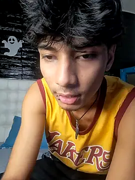 Snapshot of tyler_wolf1_ chatting on 11-11-25, 12:38 tyler wolf1 online show from 11-11-25, 12:38