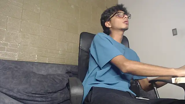 Snapshot of tyler_wolf1_ chatting on 11-21-25, 03:11 tyler wolf1 online show from 11-21-25, 03:11