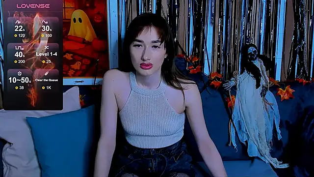 Olivia Grantt online show from 10-31-25, 01:06