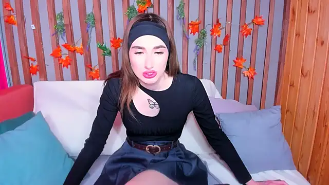 Olivia Grantt online show from 11-17-25, 01:11