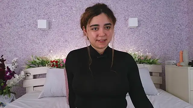 Snapshot of _Mary_Me chatting on 10-21-25, 02:12 Mary Me online show from 10-21-25, 02:12