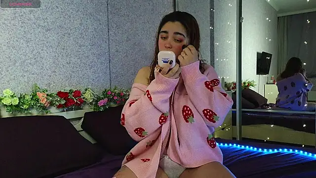 Snapshot of _Mary_Me chatting on 11-28-25, 07:49 Mary Me online show from 11-28-25, 07:49