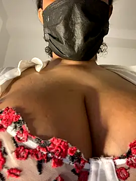 Snapshot of Monica__Bellucci__ chatting on 11-08-25, 10:37 Monica Bellucci online show from 11-08-25, 10:37