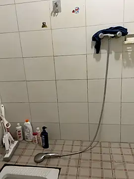 yichengm online show from 10-13-25, 01:00