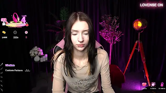 Snapshot of Trix_Void chatting on 02-14-26, 09:28 Trix Void online show from 02-14-26, 09:28