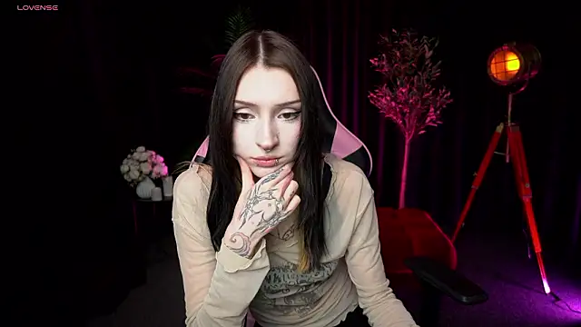 Snapshot of Trix_Void chatting on 02-21-26, 12:06 Trix Void online show from 02-21-26, 12:06