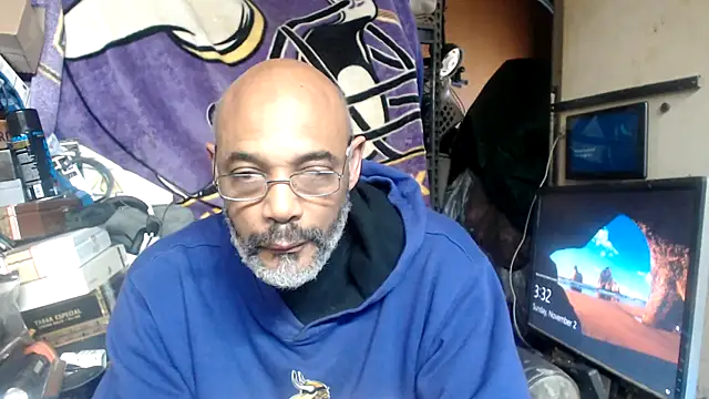 Snapshot of A_CIGAR_MAN chatting on 11-02-25, 08:33 A CIGAR MAN online show from 11-02-25, 08:33