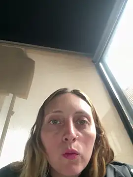 Mia dca online show from 10-22-25, 07:24