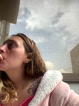 Mia dca online show from 10-23-25, 03:11