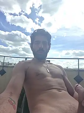 Snapshot of Liroow chatting on 04-16-26, 01:23 Liroow online show from 04-16-26, 01:23