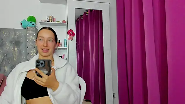 Snapshot of Sophia_rouse chatting on 10-18-25, 03:09 Sophia rouse online show from 10-18-25, 03:09