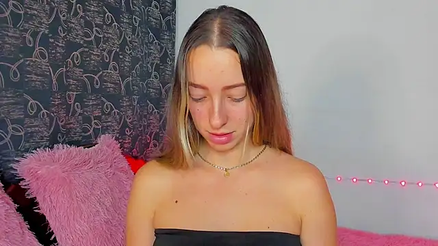 Snapshot of Sophia_rouse chatting on 10-29-25, 03:42 Sophia rouse online show from 10-29-25, 03:42