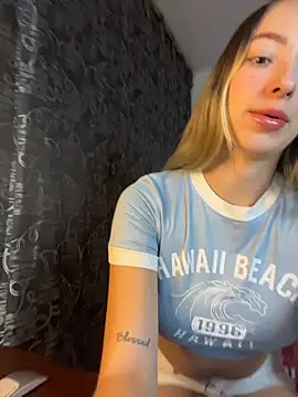 Snapshot of Sophia_rouse chatting on 11-24-25, 02:00 Sophia rouse online show from 11-24-25, 02:00