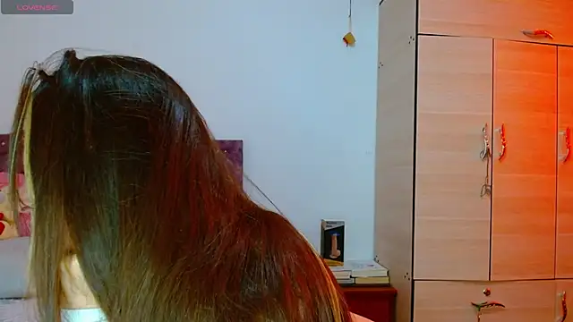 Snapshot of Hanssel_tess chatting on 10-16-25, 04:08 Hanssel tess online show from 10-16-25, 04:08