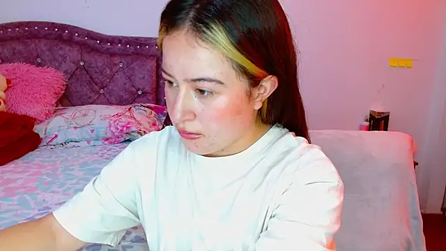 Snapshot of Hanssel_tess chatting on 11-18-25, 06:34 Hanssel tess online show from 11-18-25, 06:34