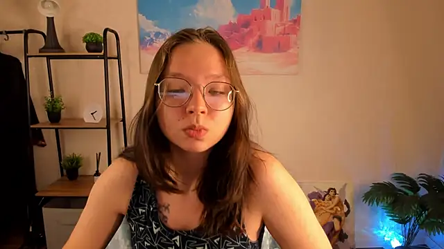 Nuura Moore online show from 10-20-25, 12:55