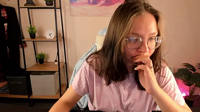 Nuura Moore online show from 10-21-25, 12:55