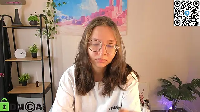 Nuura Moore online show from 10-31-25, 01:06