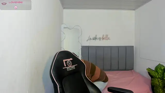 THIANA TAY online show from 10-25-25, 02:52