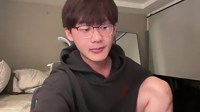 Snapshot of iambennet chatting on 02-16-26, 01:40 iambennet online show from 02-16-26, 01:40