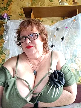 Snapshot of TATSI23 chatting on 10-31-25, 12:17 TATSI23 online show from 10-31-25, 12:17