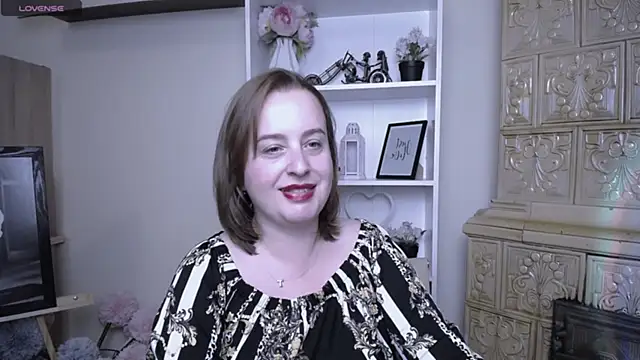 HelenFl online show from 10-27-25, 09:02