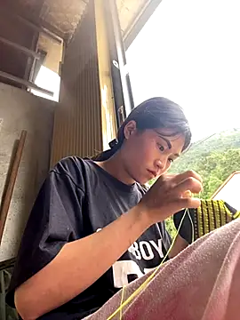 Snapshot of Mylinh- chatting on 10-08-25, 07:06 Mylinh- online show from 10-08-25, 07:06