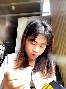 Snapshot of Mylinh- chatting on 10-09-25, 01:47 Mylinh- online show from 10-09-25, 01:47