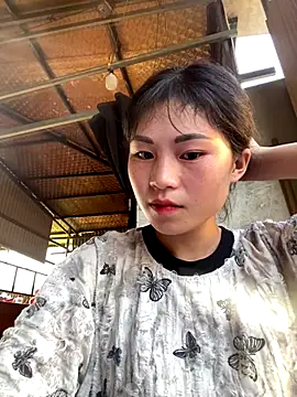 Snapshot of Mylinh- chatting on 10-18-25, 08:59 Mylinh- online show from 10-18-25, 08:59